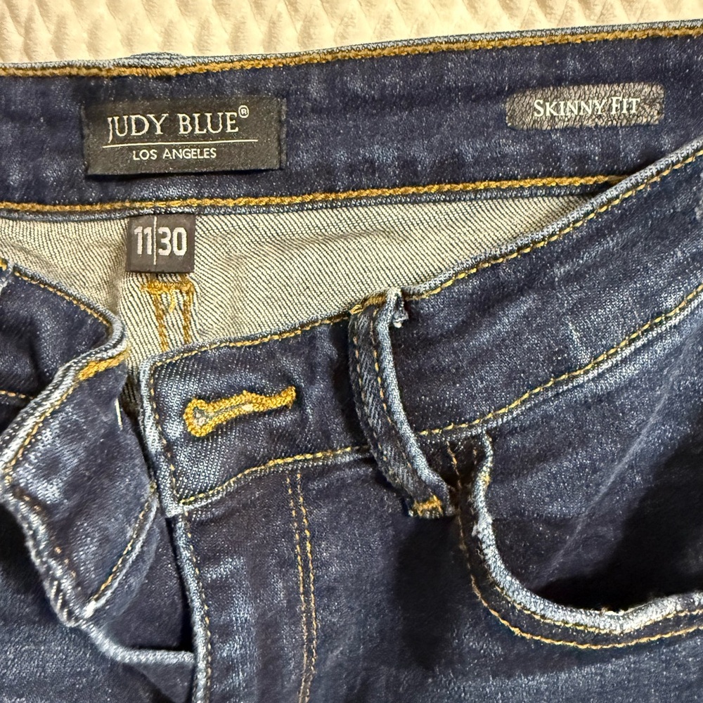 Judy Blue Skinny Fit Destroyed Jeans - Picture 3 of 4